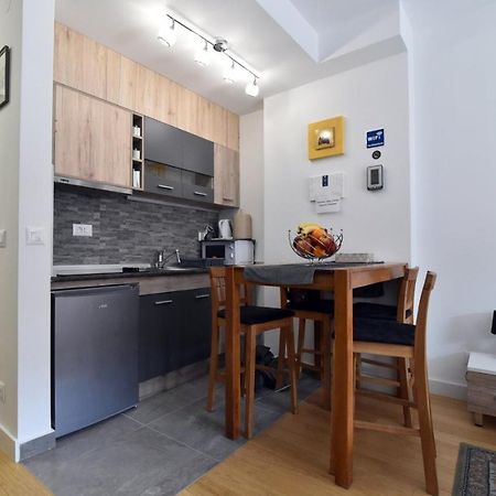 Apartamento Tayson Square Dorcol New Location Free Garage Belgrado Exterior foto