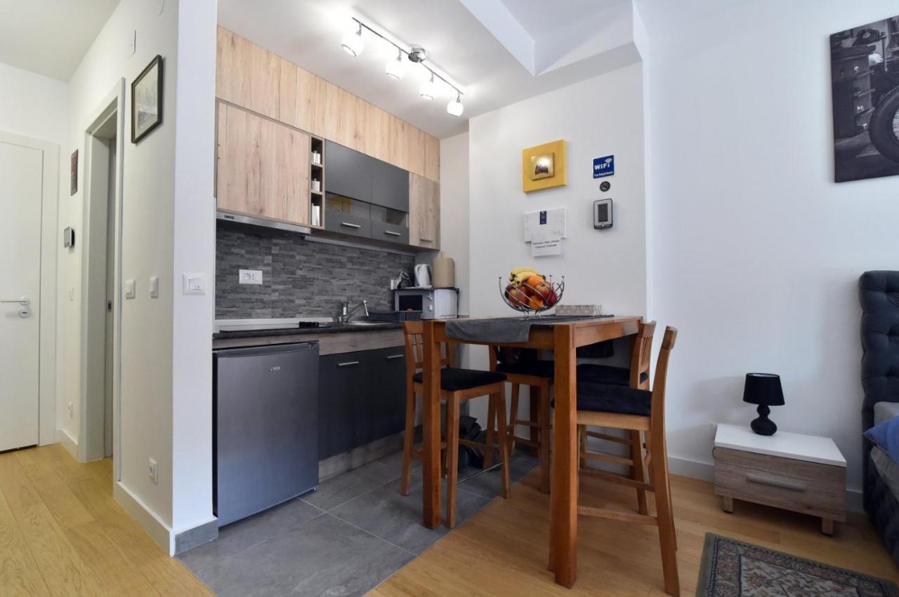 Apartamento Tayson Square Dorcol New Location Free Garage Belgrado Exterior foto