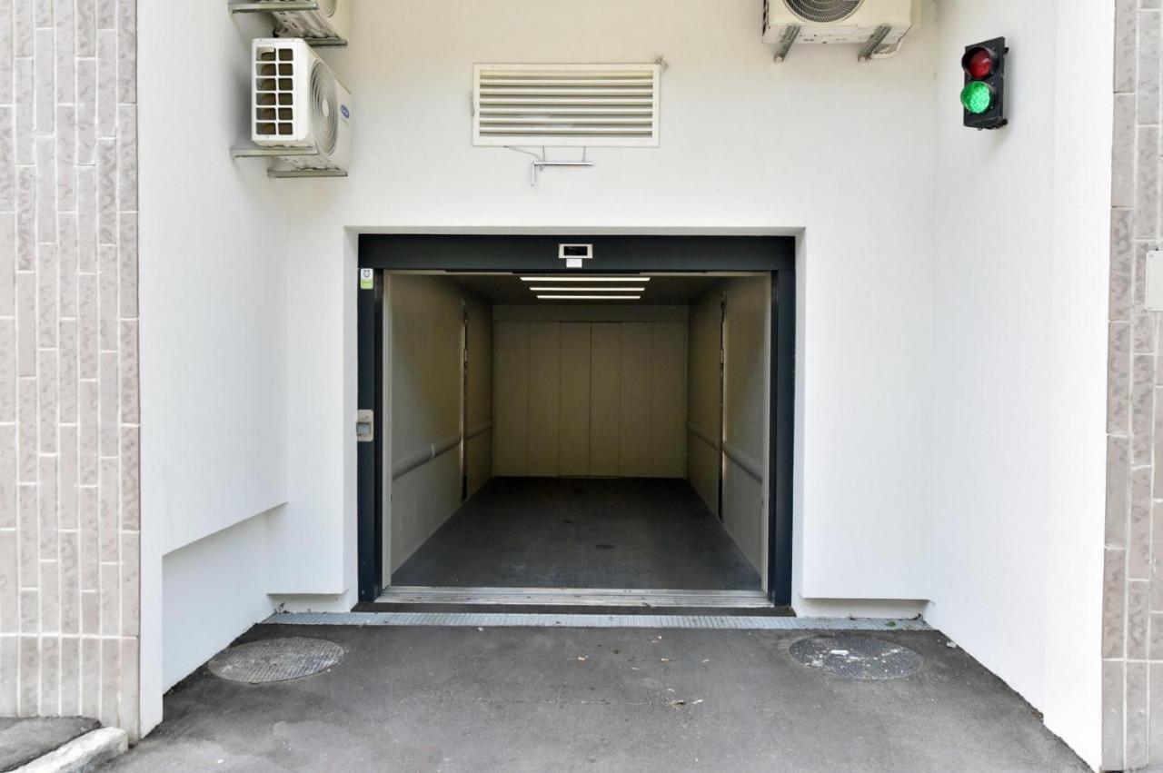 Apartamento Tayson Square Dorcol New Location Free Garage Belgrado Exterior foto