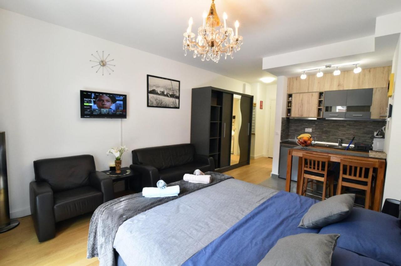 Apartamento Tayson Square Dorcol New Location Free Garage Belgrado Exterior foto