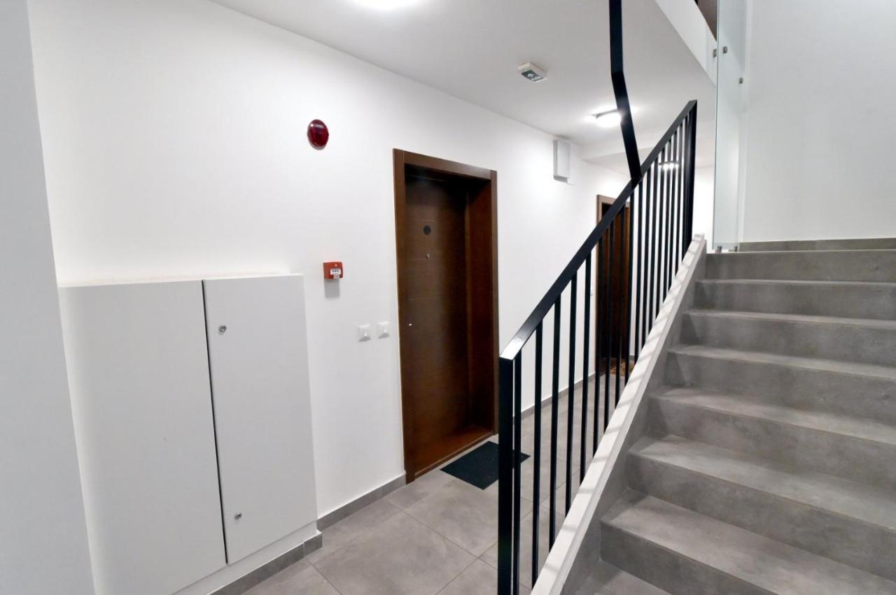 Apartamento Tayson Square Dorcol New Location Free Garage Belgrado Exterior foto