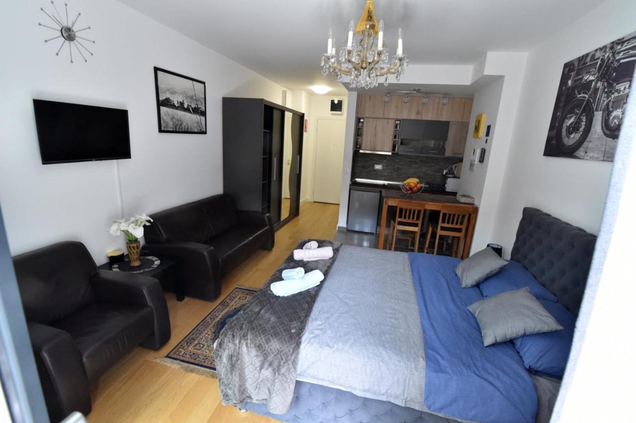 Apartamento Tayson Square Dorcol New Location Free Garage Belgrado Exterior foto