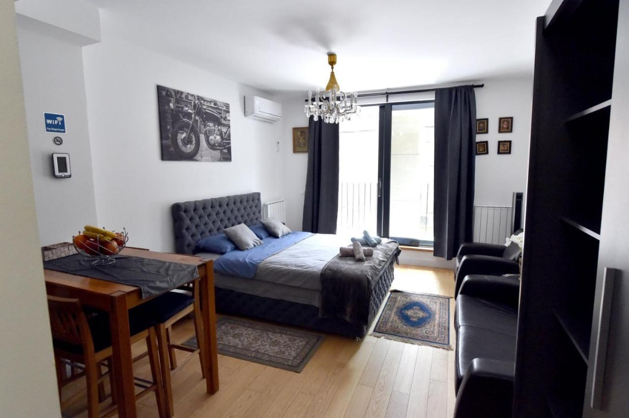 Apartamento Tayson Square Dorcol New Location Free Garage Belgrado Exterior foto