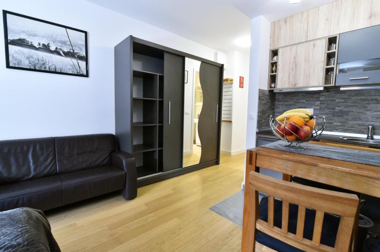 Apartamento Tayson Square Dorcol New Location Free Garage Belgrado Exterior foto