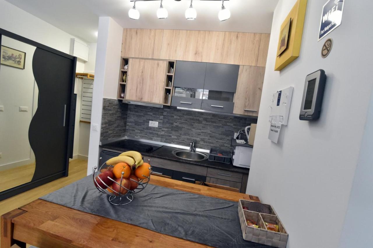 Apartamento Tayson Square Dorcol New Location Free Garage Belgrado Exterior foto